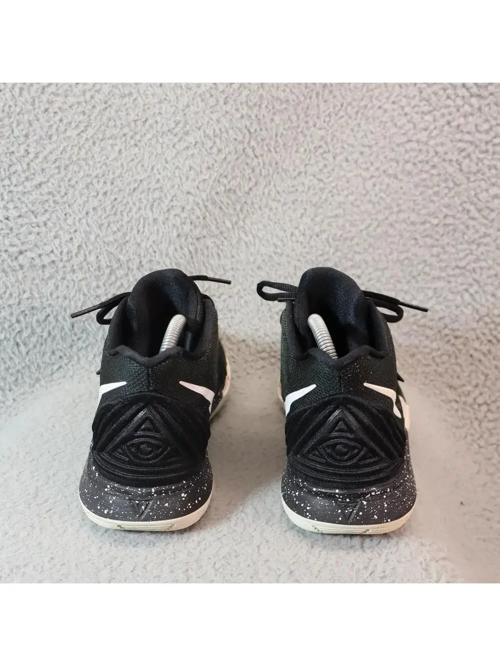 Nike Kyrie 5 Youth Size 7Y Black Basketball AQ2456-901